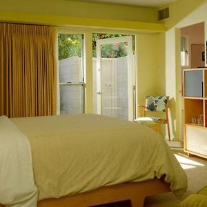 Queen Room Garden View